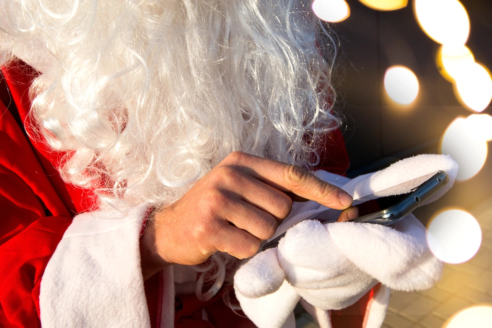 Новый год_смартфон.jpg Новый год_смартфон.jpg