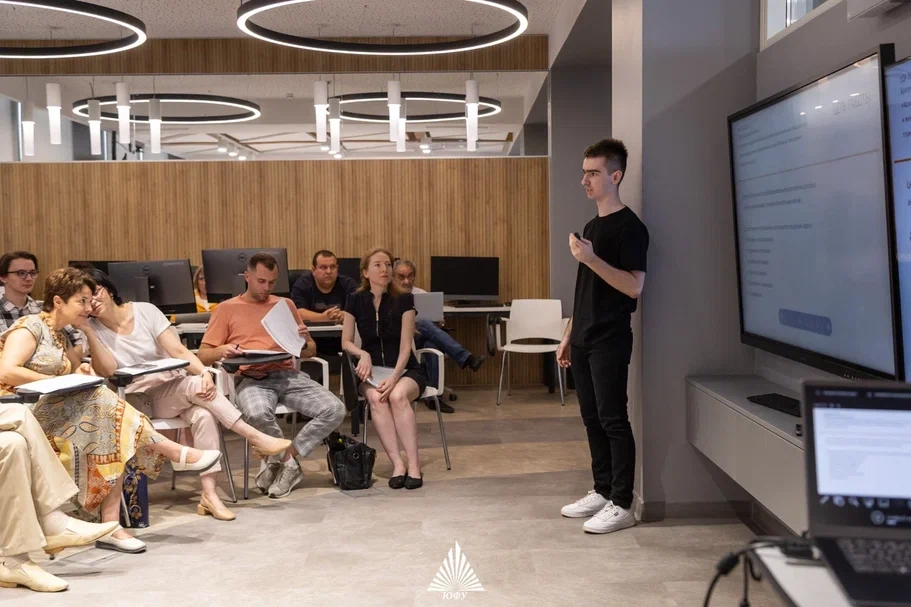 SEV_1567.jpg SEV_1567.jpg