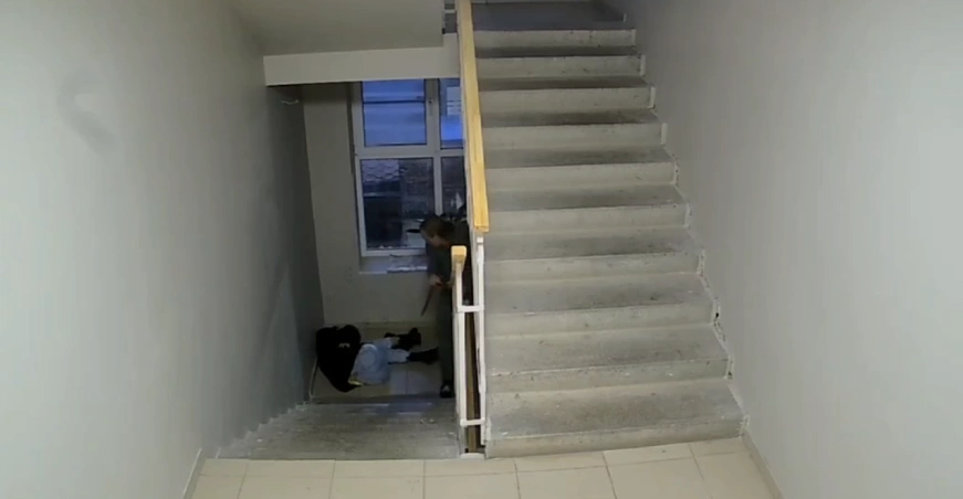 момент нападения на девушку момент нападения на девушку