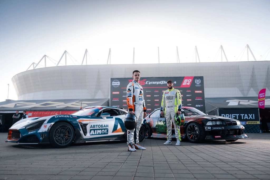 Сергей Кузнецов и Иван Пальмин.jpg Сергей Кузнецов и Иван Пальмин.jpg