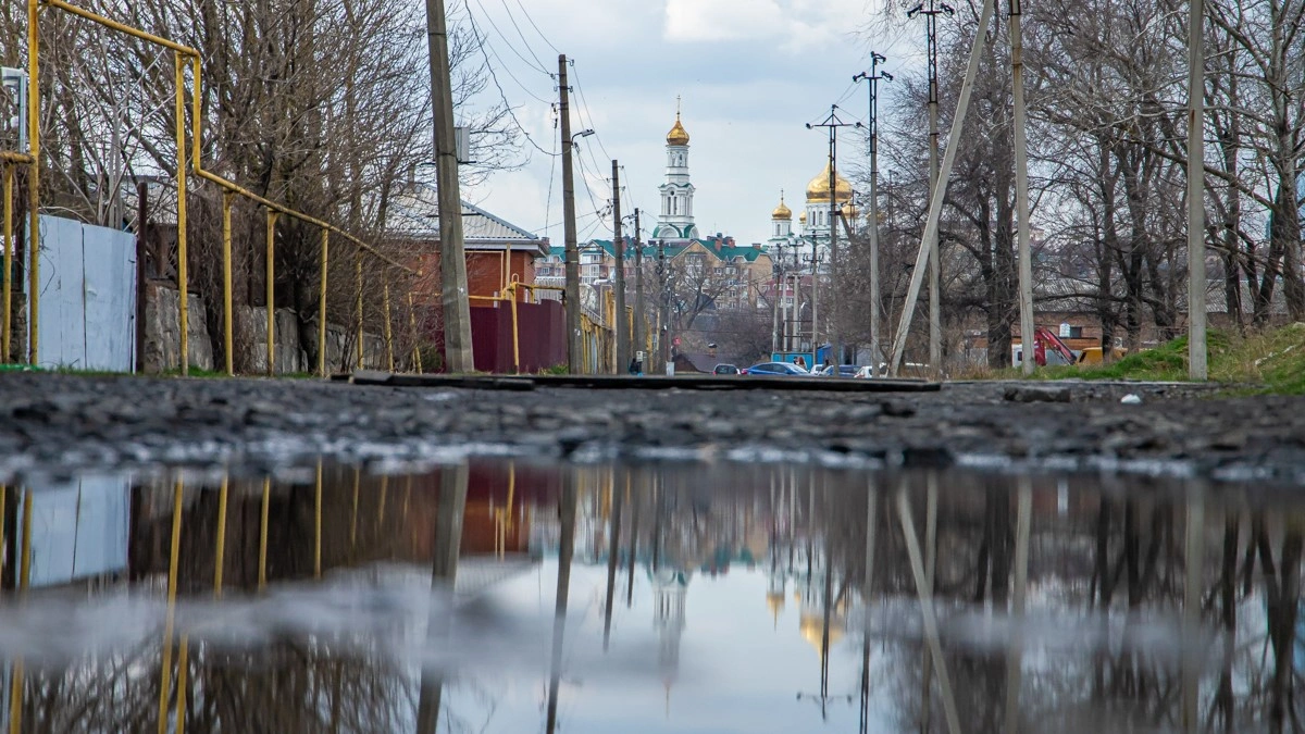 Жилая застройка на левом берегу Дона оказалась в зоне потопа, кадр Александра Прохорцева Жилая застройка на левом берегу Дона оказалась в зоне потопа