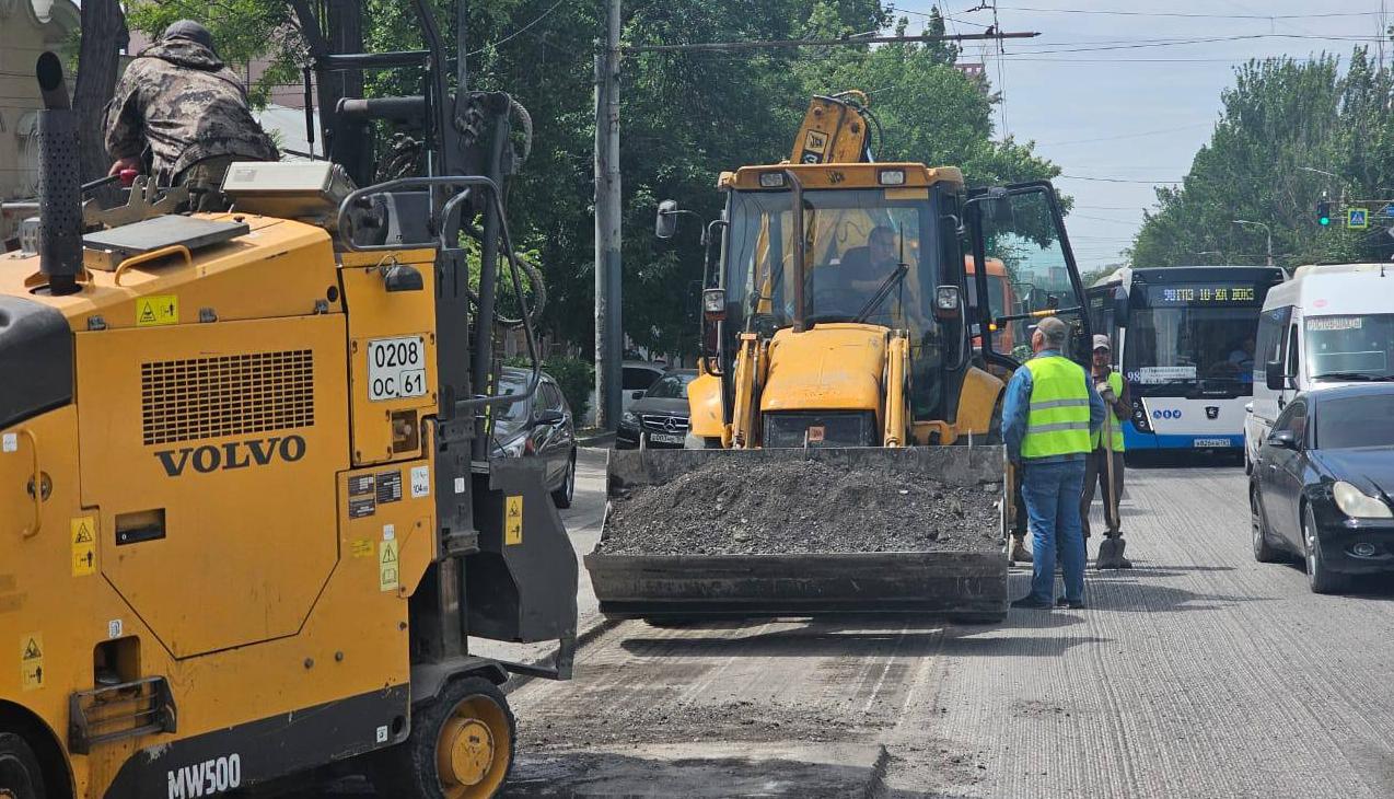 
                     В Ростове началась масштабная замена асфальта на Красноармейской 
                