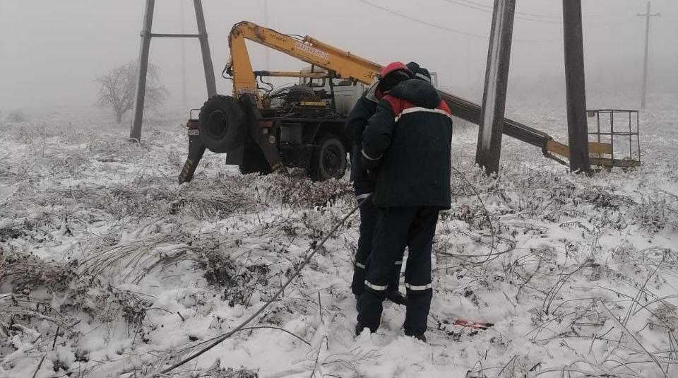 
                     Город Гуково остался без света и воды из-за ледяного дождя 
                