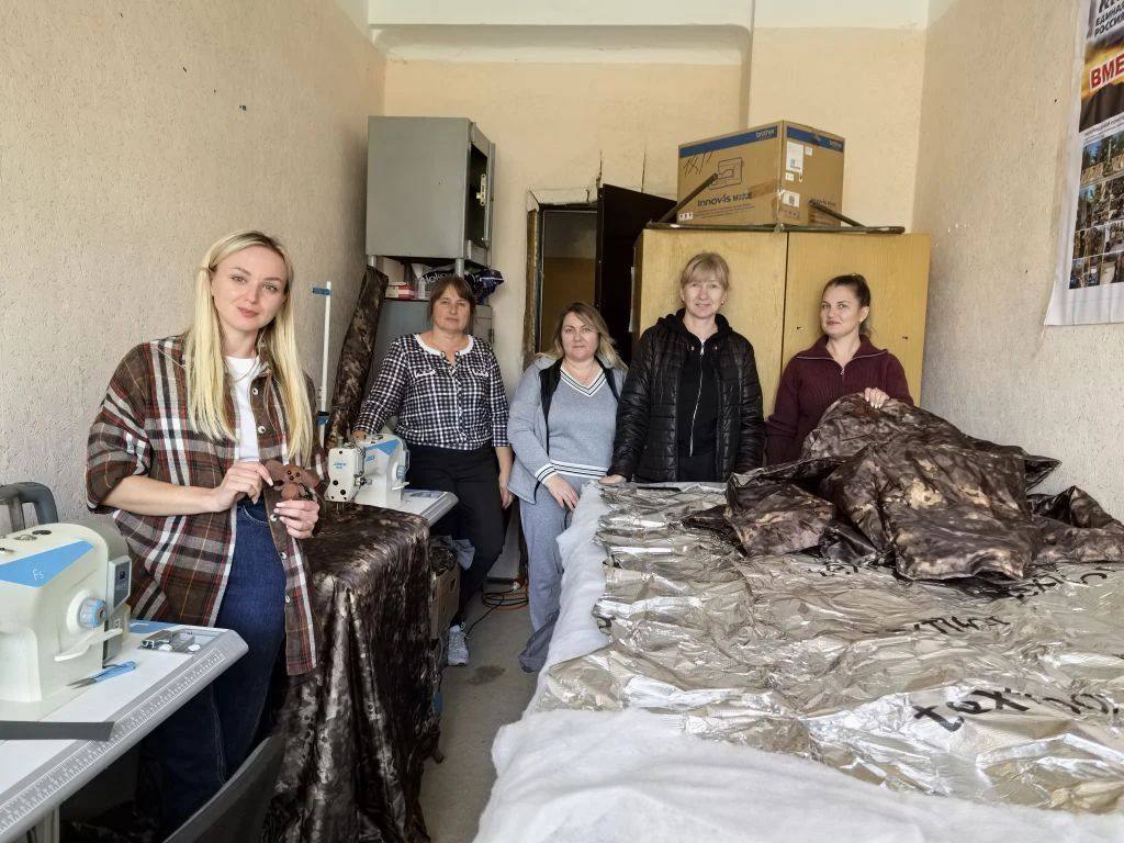 От антидроновых плащей до праздничного ужина: Таганрогские активисты помогают военнослужащим в зоне СВО