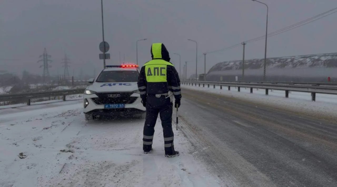 На трассе М-4 «Дон» образовался затор из-за ДТП с грузовиком