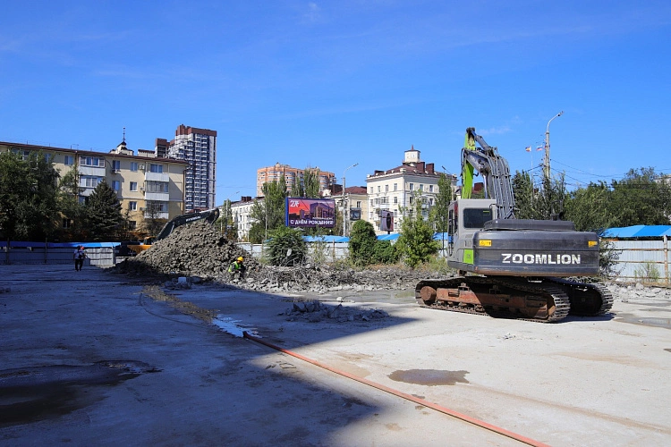 В Ростове участок под фонтан перед гостиницей «Амакс» перейдет в собственность города