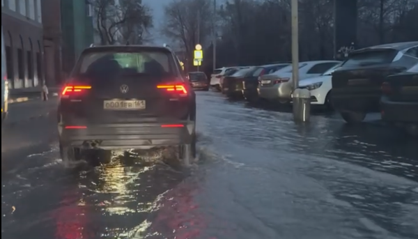 Фото: затопление на Береговой в Ростове, кадр очевидца