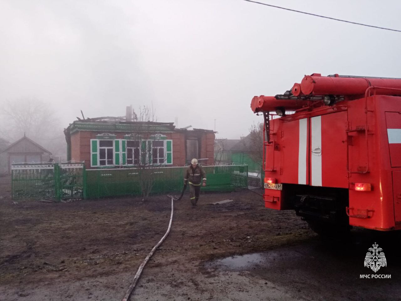 
                     Двое человек погибли при пожарах в Ростовской области 
                