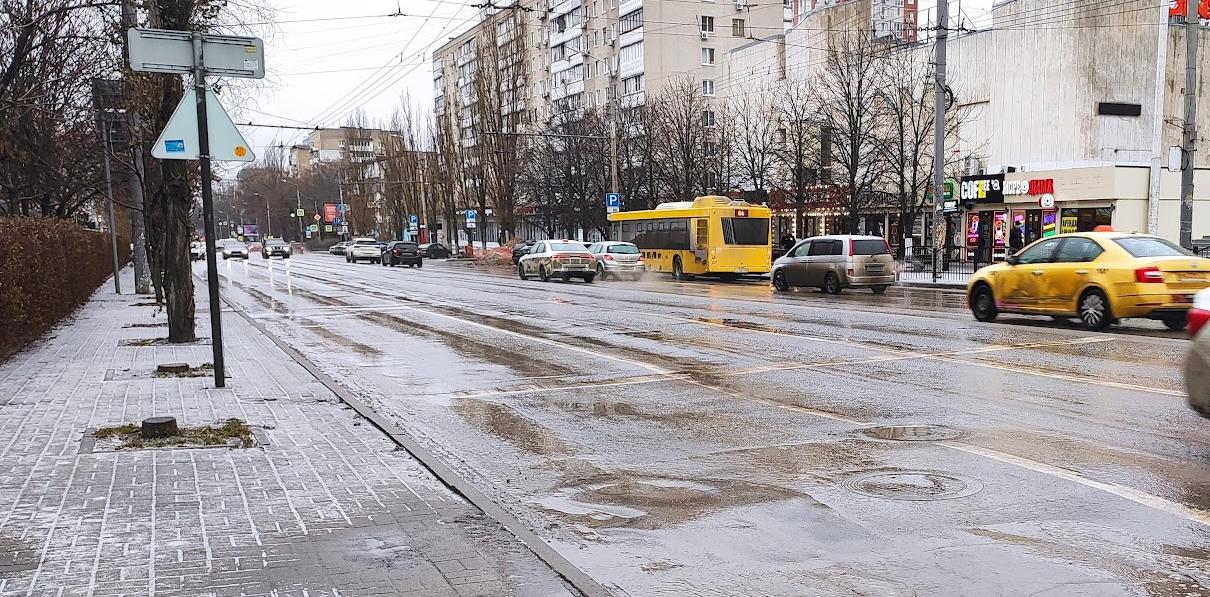 
                     Мокрый снег и гололёд накроют Ростовскую область в последние выходные 2024 года 
                