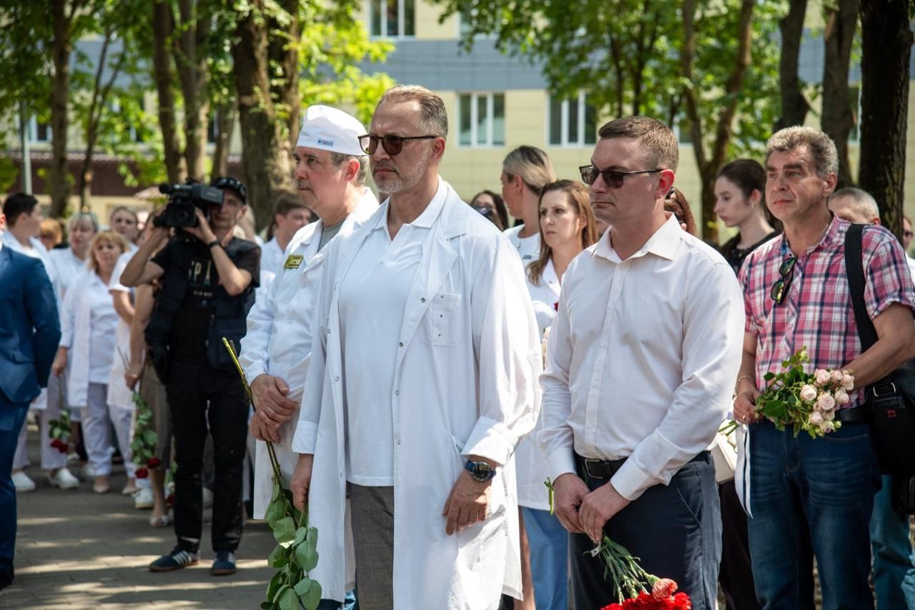 В Ростове открыли новый памятник жертвам ковида: «Подвигу медработников  посвящается» | 14.06.2024 | Ростов-на-Дону - БезФормата