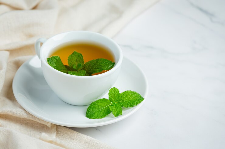 peppermint-tea-glass-ready-drink_1150-38038.jpg