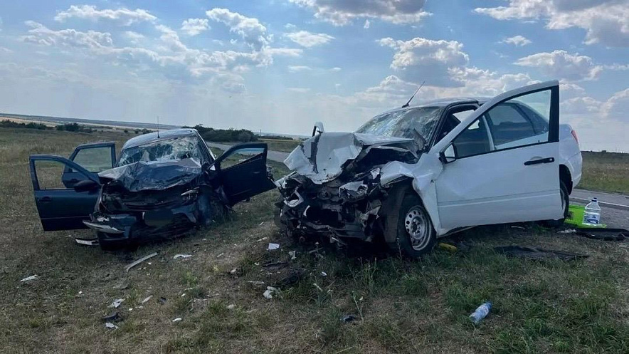 Фото: В Ростовской области на трассе в лобовом ДТП пострадали двое подростков / фото:  кадр Госавтоинспекции региона