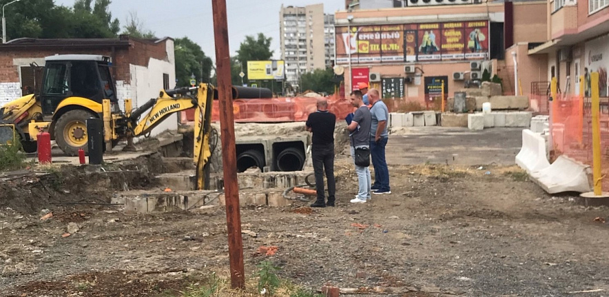 Фото: Замена труб горячей воды на Коммунистическом в Ростове, кадр подписчика ВК-паблика мэрии