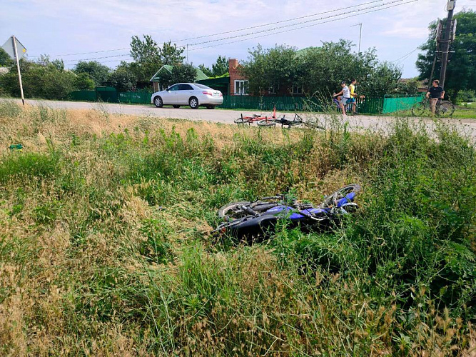 Фото: ДТП с мопедом в Николаевской, кадр ГИБДД