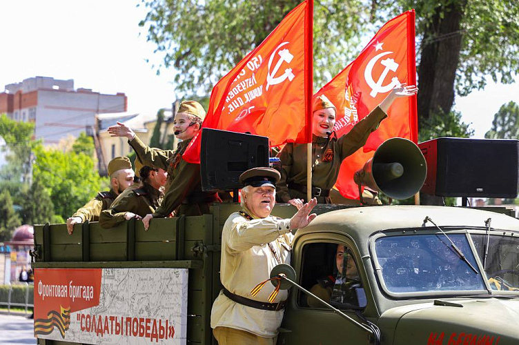 Фото: День Победы в Ростове: фронтовые песни из советской «полуторки», исторические экскурсии, запуск трамвая «Победа», фото пресс-службы администрации Ростова