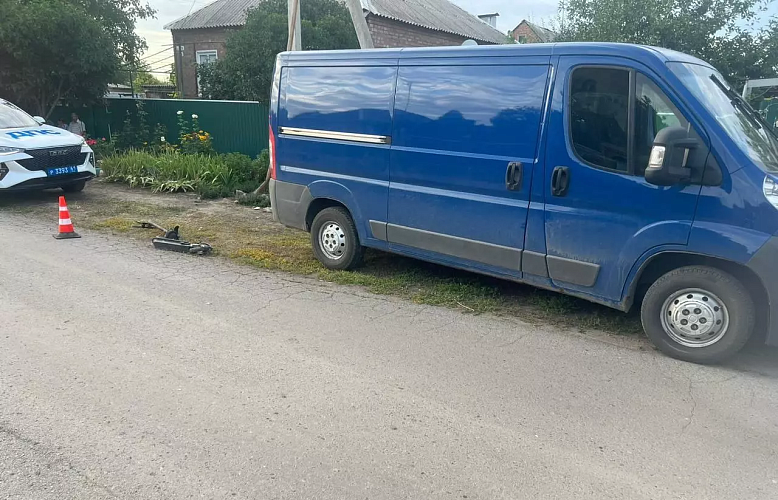 Фото: мальчик на электросамокате попал под машину // фото УГИБДД по Ростовской области
