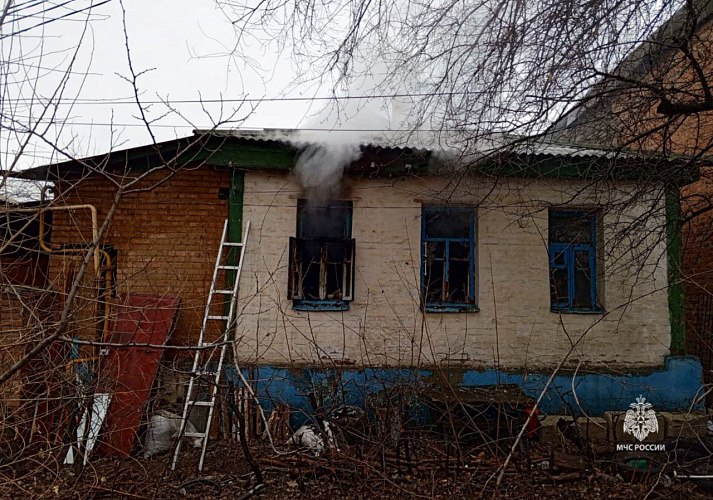 Фото: пожар в Каменске-Шахтинском // кадр МЧС РО