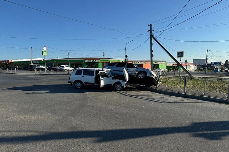 Фото: кадр с места аварии // фото УГИБДД по Ростовской области