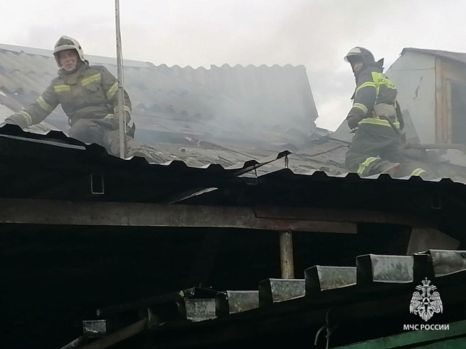 Фото: пожар из-за шторма в Волгодонске, кадр МЧС