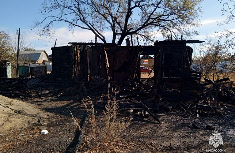 Фото: пожар в Каменске-Шахтинском // кадр МЧС РО