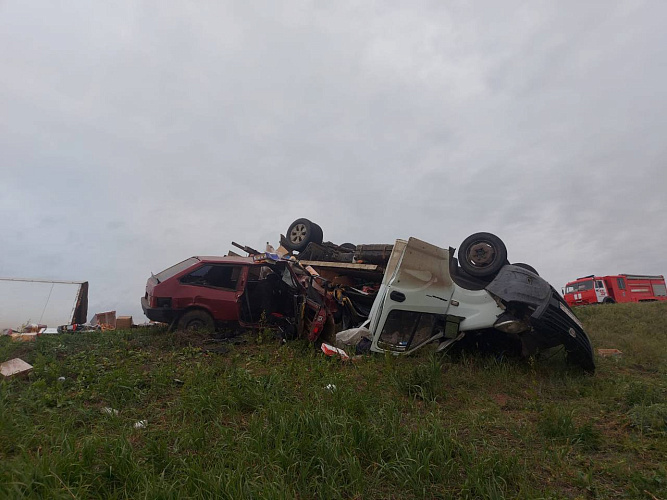 Фото: ДТП на трассе Элиста - Зимовники с 3 погибшими, кадр ГИБДД