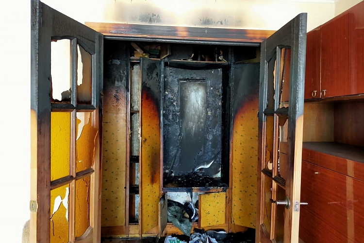 Фото: сгоревшая мебель в квартире \\ кадр из публикаций 1rnd.ru