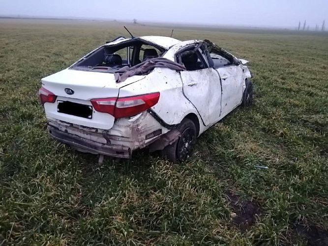 Фото: В Ростовской области при ДТП погиб водитель и пострадали двое пассажиров, фото - ГИБДД РО