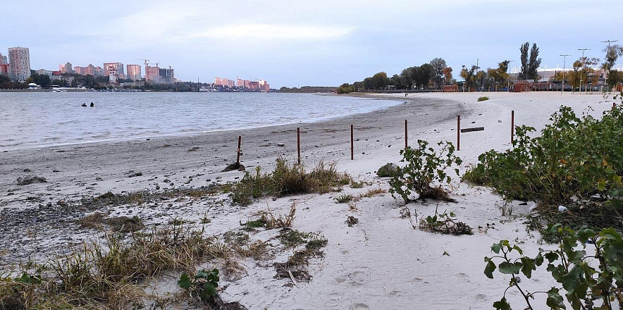 Фото: Дон во время ветрового сгона воды в Ростове, кадр 1rnd