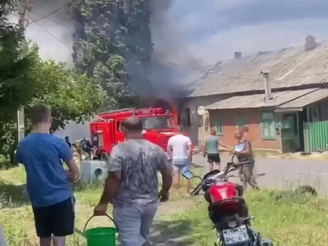 Фото: пожар в Шахтах // скриншот из видео "КВУ новости Шахты"