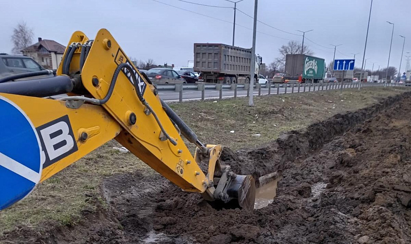 Фото: Автомобили на трассе, кадр управления автодорог Москва - Волгоград