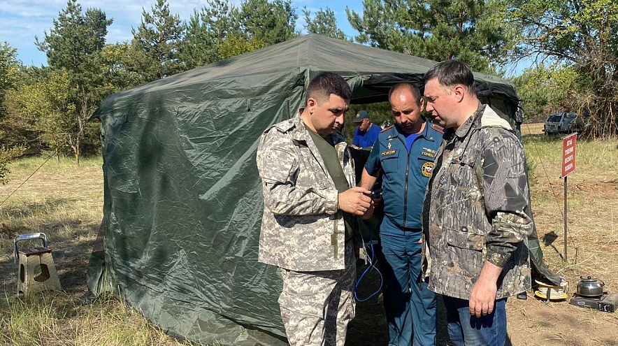 Фото: Власти и МЧС в штабе тушения лесного пожара под Тарасовкой, кадр ПРО