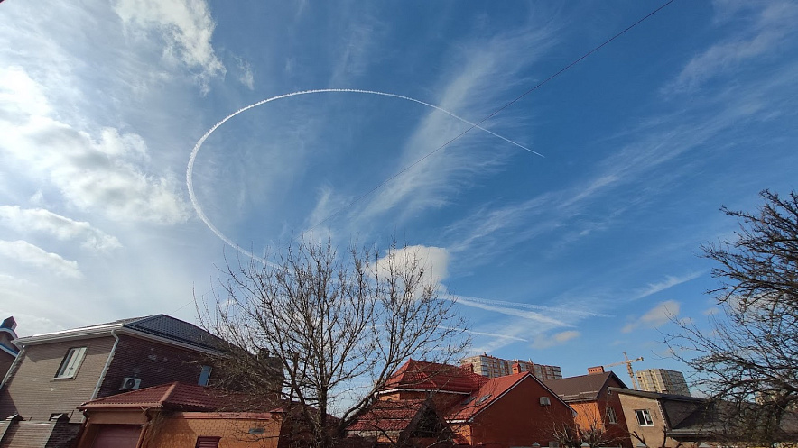 Фото: Инверсионные следы в небе, кадр 1rnd