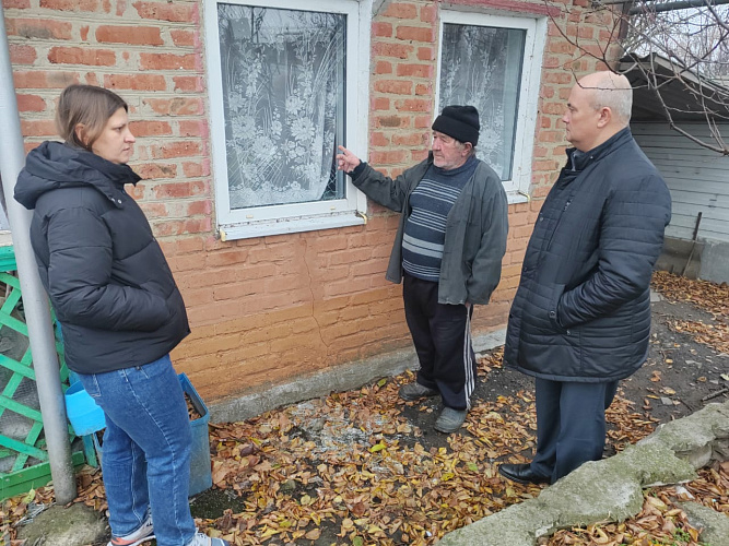 Фото: разрушения после ночной атаки дронов в Тарасовском районе, ТГ канал Григория Бадаева